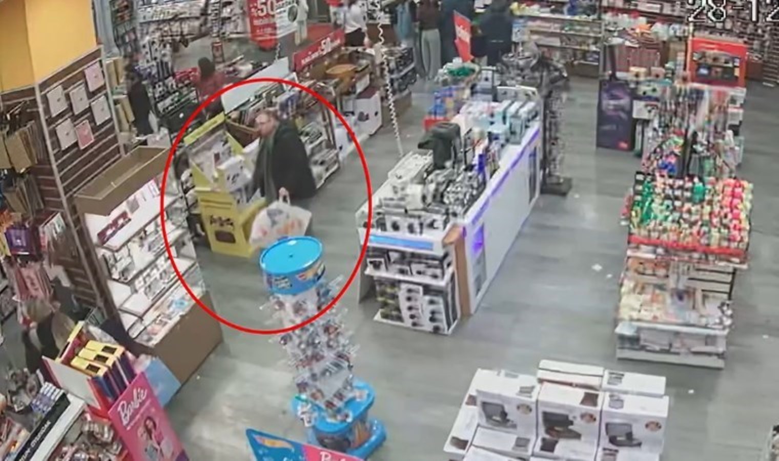 Güvenlik kamerasından tespit edildi: Mersin’de ‘AVM hırsızı’ yakayı ele verdi