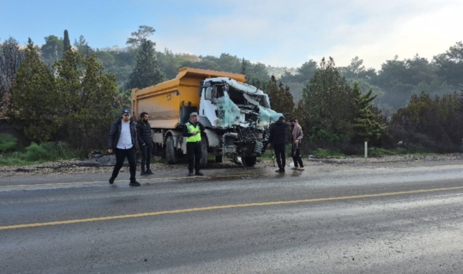 Hafriyat kamyonları birbirine girdi… Yaralılar var!