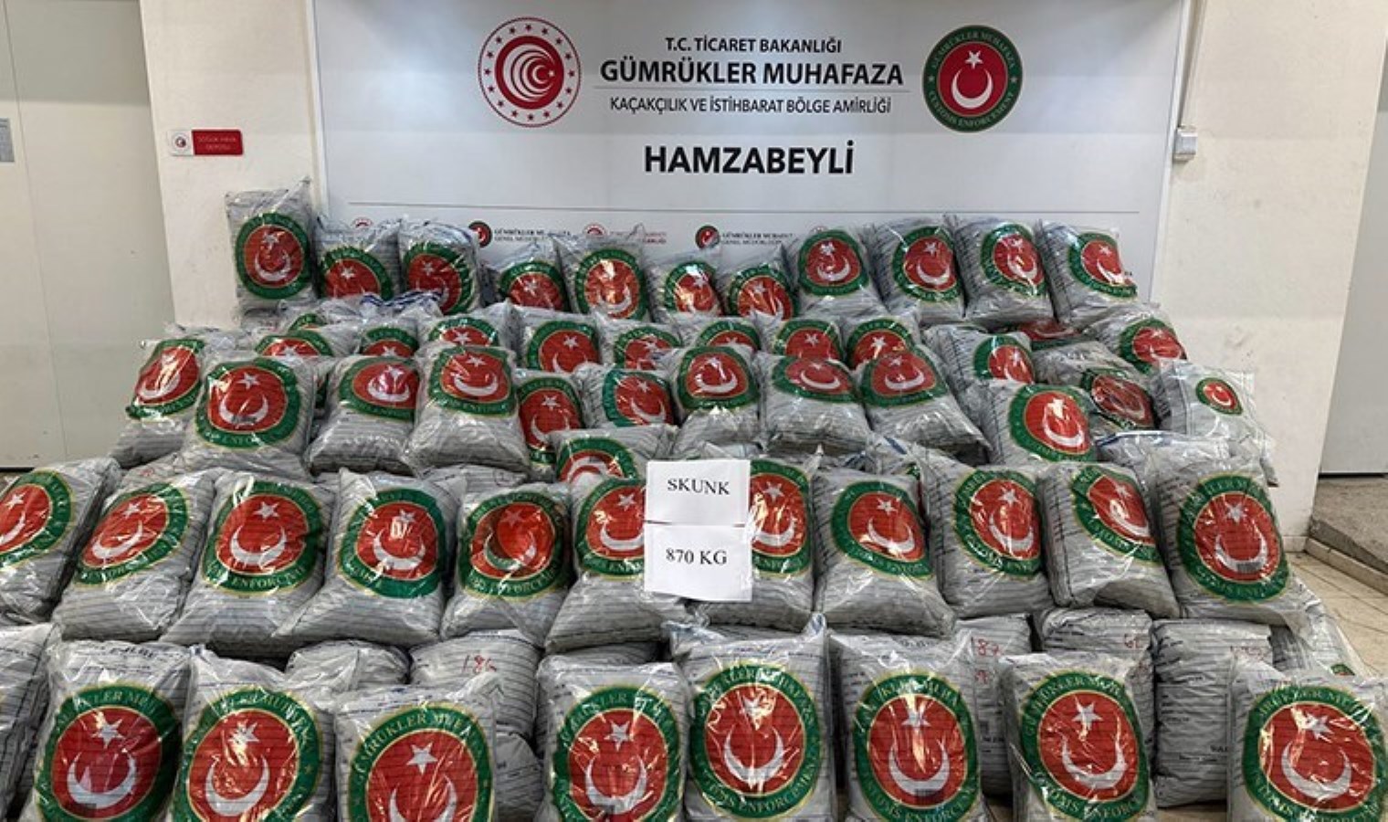 Hamzabeyli’den giriş yapmış… Ekiplerden sınır kapısında ‘uyuşturucu’ operasyonu: TIR’da 870 kilo skunk ele geçirildi