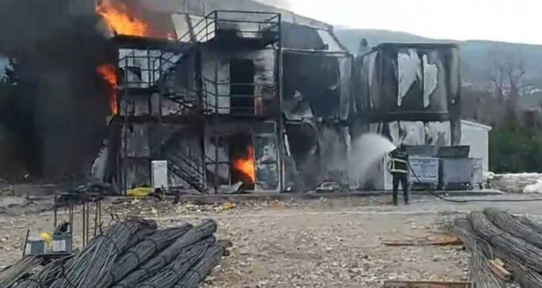 Hatay’da işçilerin kaldığı konteynerler alev alev yandı