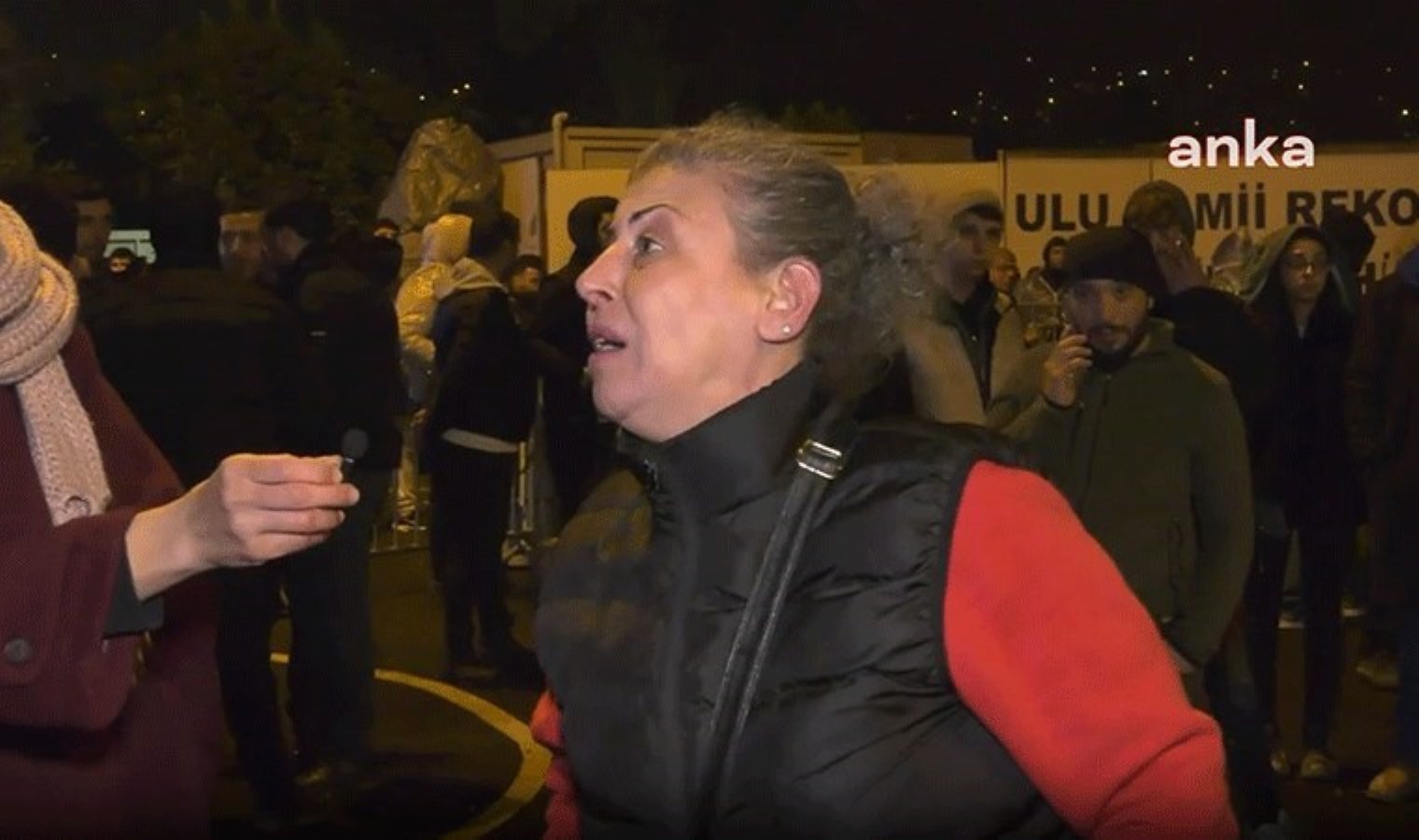 Hataylı depremzede isyan etti: ‘Makyajlı güzel yollar yapıldı, biz çamur içinde yaşıyoruz’