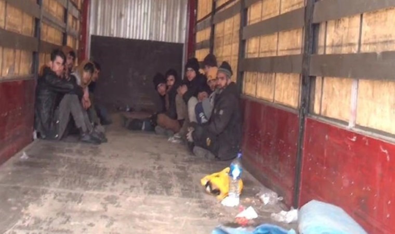 Hepsi TIR dorsesinden çıktı… Kırşehir’de 11 kaçak göçmen yakalandı: 1 tutuklama