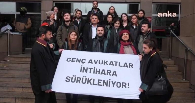 Hukukçu intiharlarıyla ilgili İstanbul Adliyesi önünde açıklama: Göz göre göre ölüme sürüklendiğimizi hissediyoruz