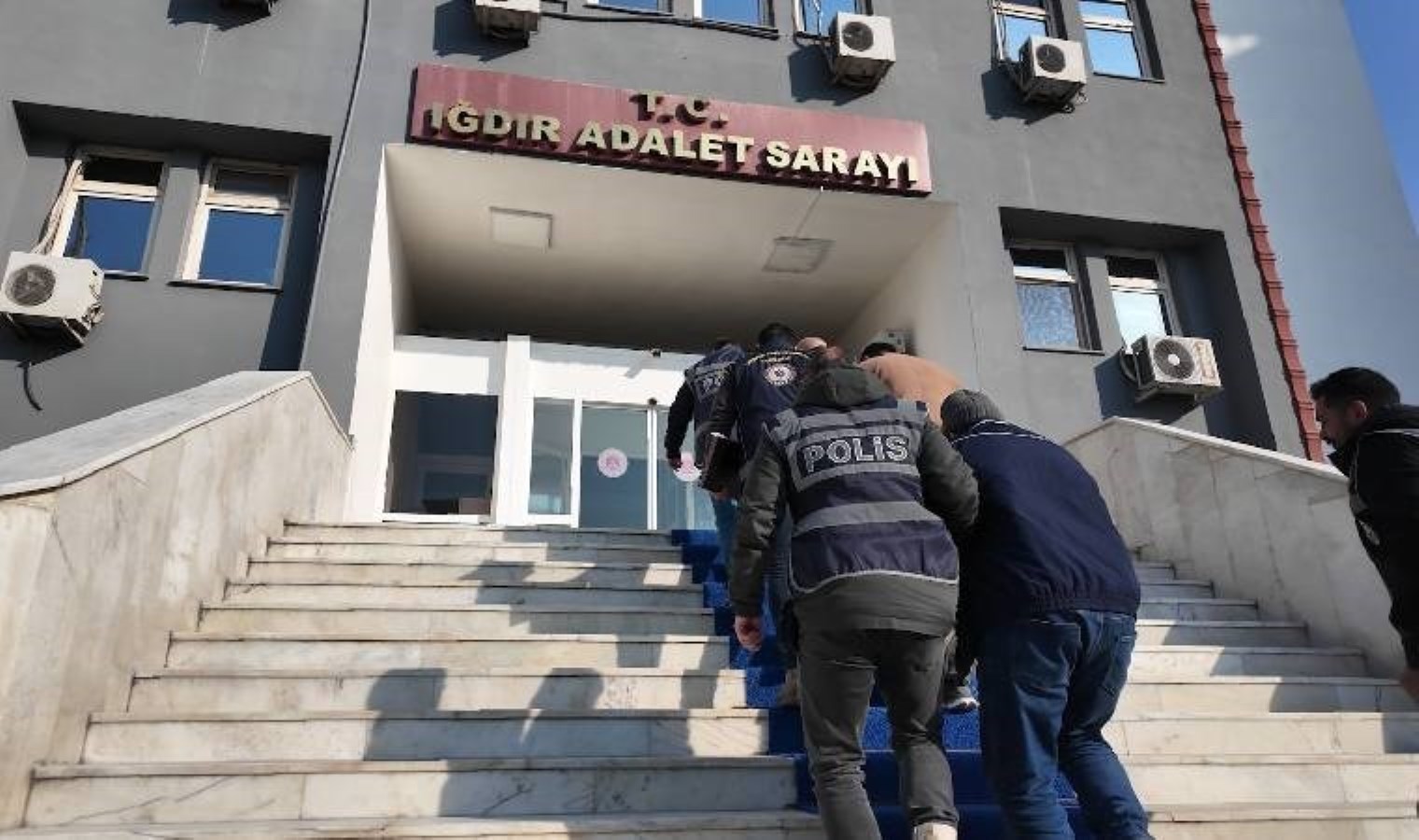 Iğdır’da insan kaçakçılığı yapan 2 zanlı hakkında tutuklama kararı!