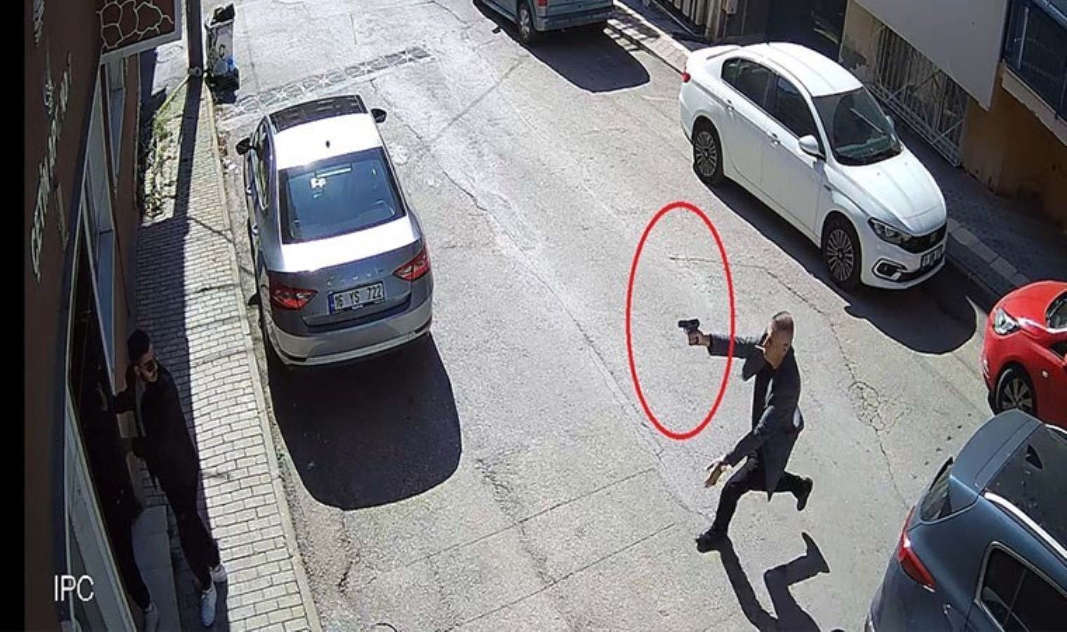 İki kardeş, annelerini katleden babalarından şikâyetçi oldu