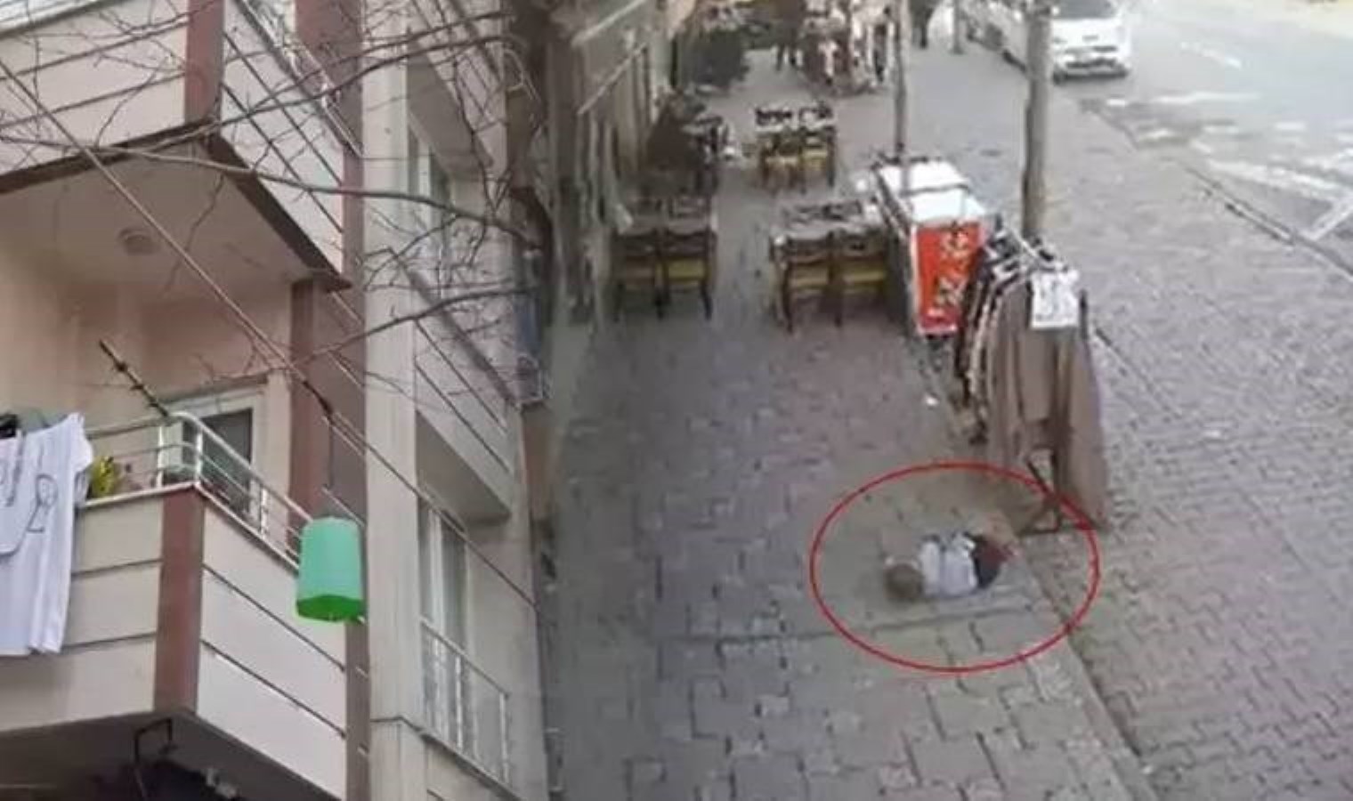 İki yaşındaki çocuk balkondan aşağıya düştü