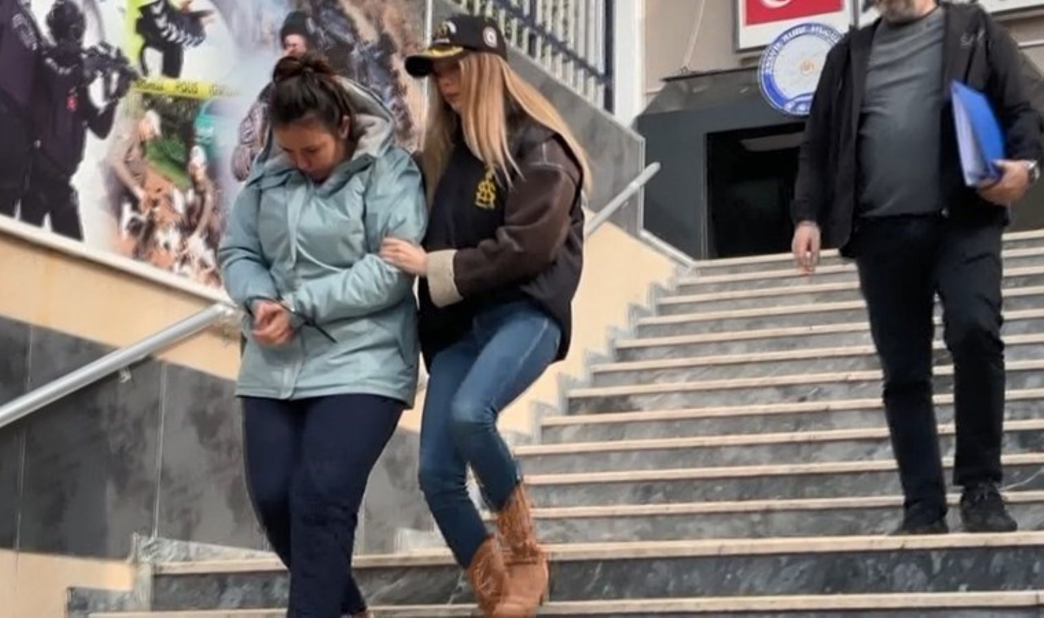 İnternet üzerinden yüzlerce kişiyi dolandırdılar!