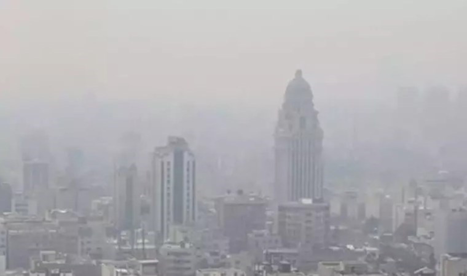 İran’ın başkenti Tahran’da ‘hava kirliliği’ nedeniyle okullar tatil edildi