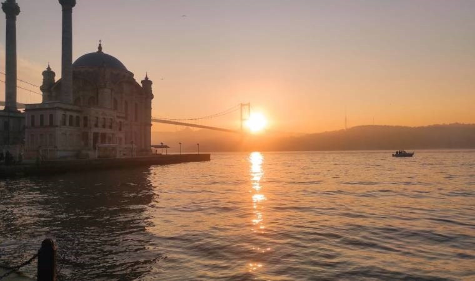 İstanbul Boğazı sis altında…