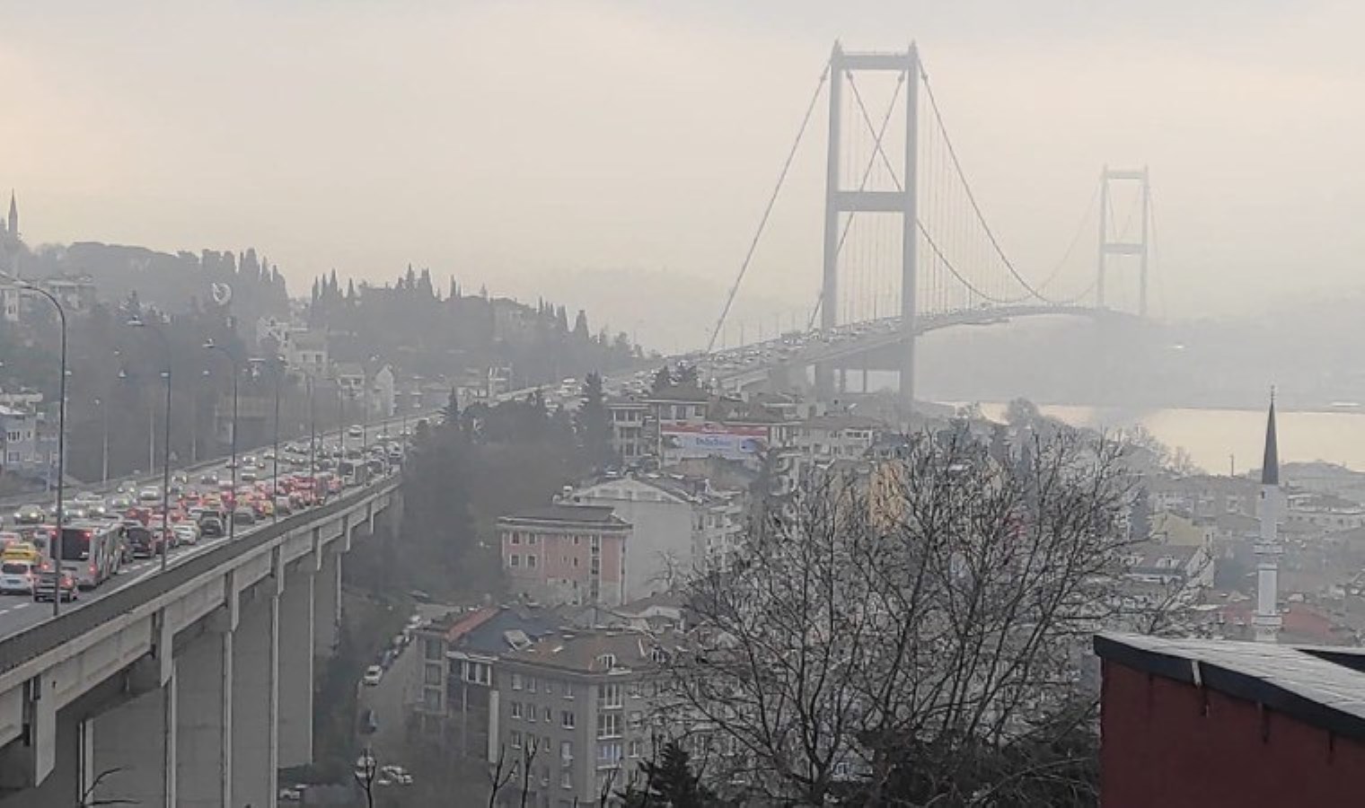 İstanbul Boğazı’nda sis etkili oluyor