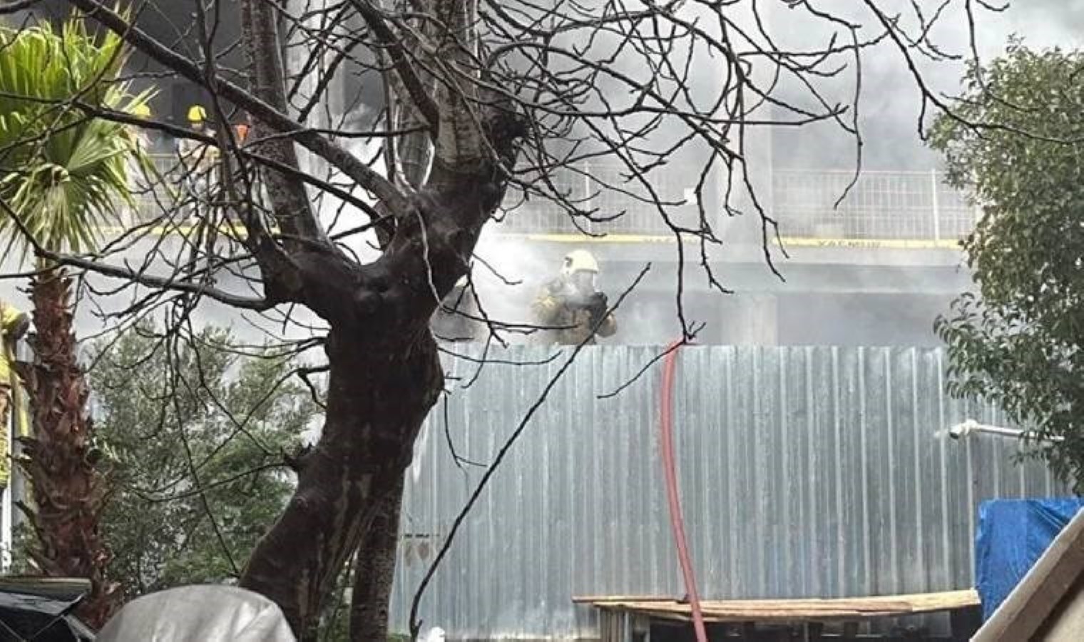 İstanbul’da korkutan konteyner yangını: 1 kişi dumandan etkilendi!