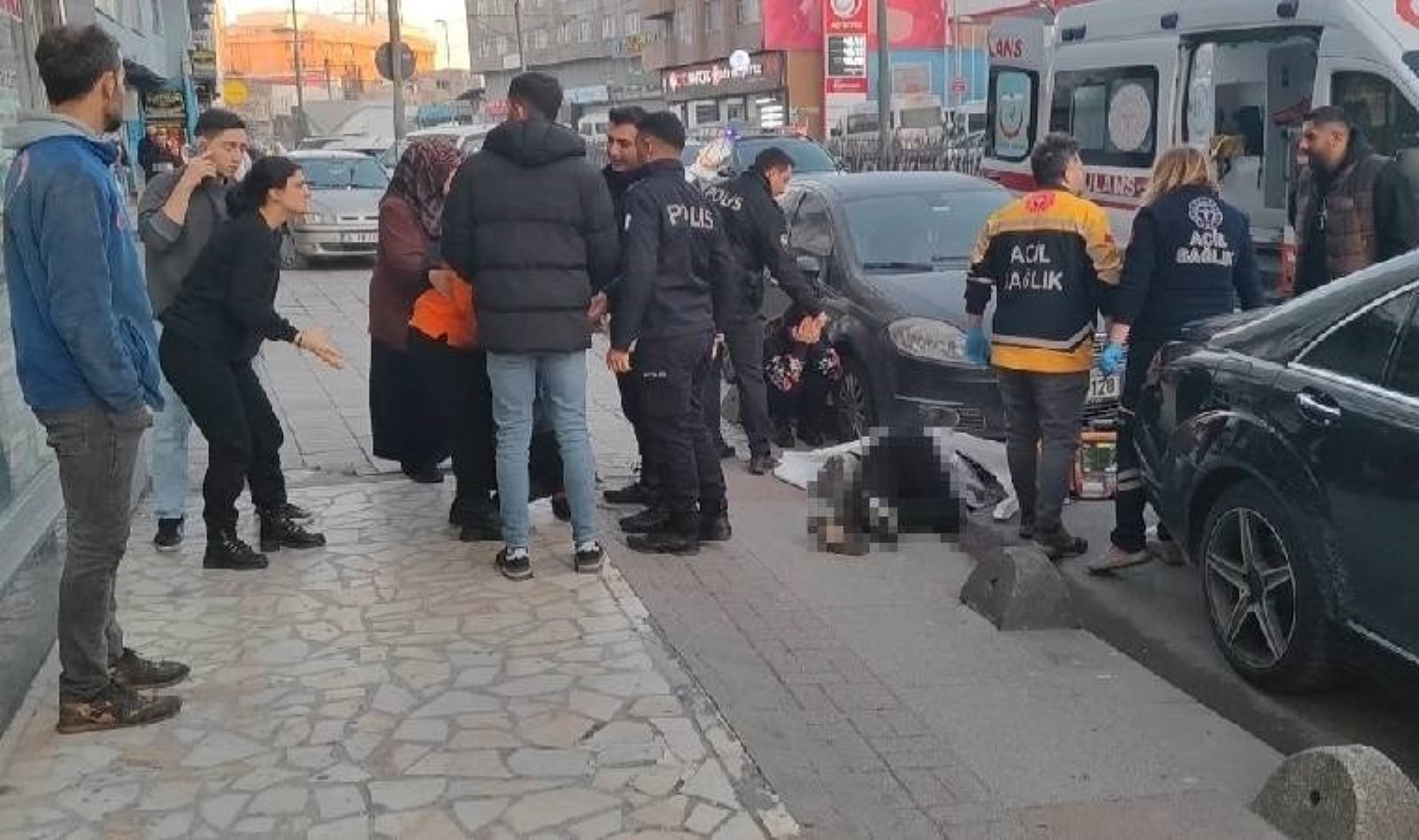 İstanbul’da sokak ortasında kanlı infaz: Kurşun yağdırıp, kaçtılar!