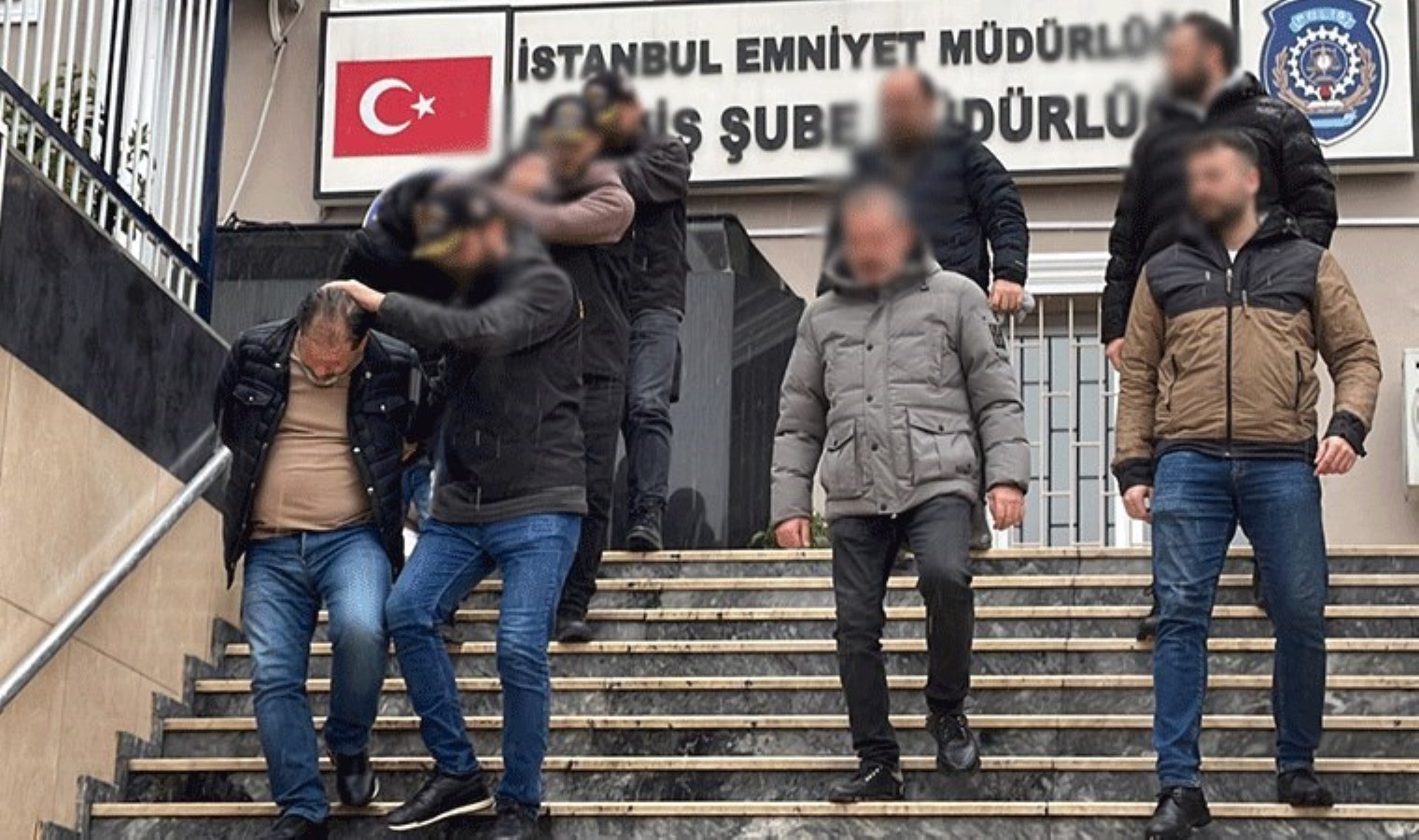 İstanbul’da ucuz araç vaadiyle vurgun yapan çete çökertildi: 10 gözaltı