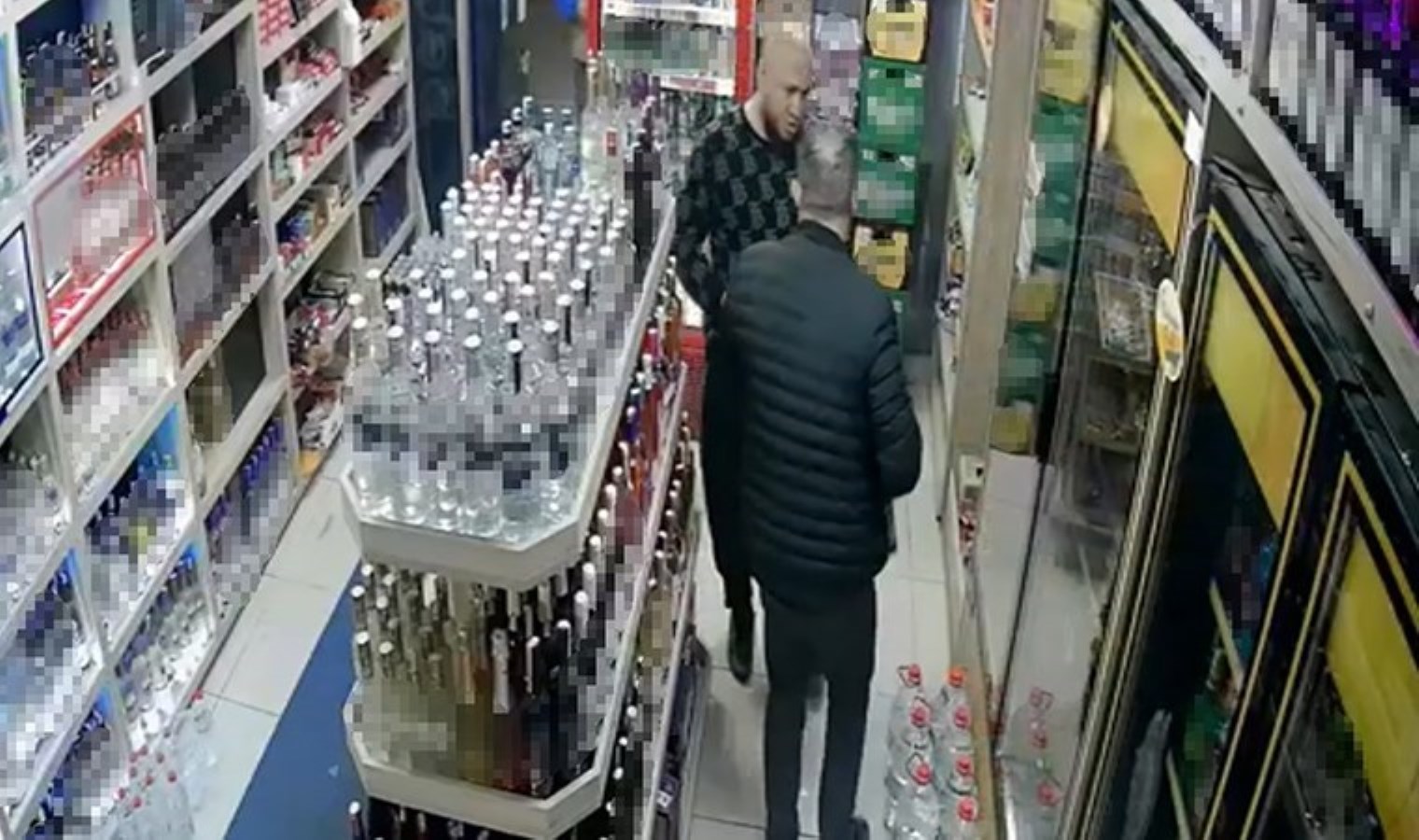 İstanbul’daki ‘selam verme’ cinayetinin yeni görüntüleri ortaya çıktı: Tekel bayisinde karşılaşmışlar!