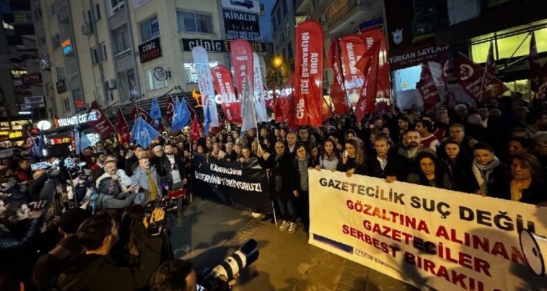 İzmir Emek ve Demokrasi Güçleri bileşenlerinden gazetecilerin gözaltına alınmasına tepki… “Gazetecilik suç değildir, gözaltına alınan gazeteciler serbest bırakılsın”