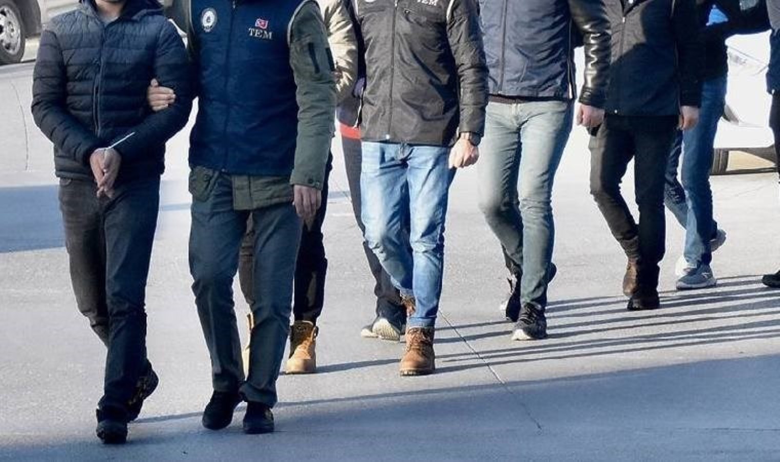 İzmir’de FETÖ operasyonu: 13 zanlı hakkında yakalama kararı!