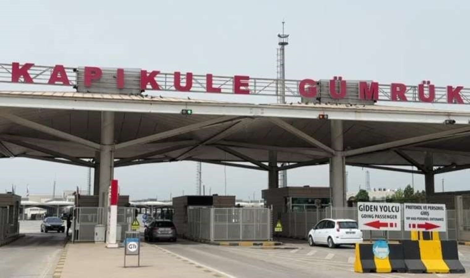 Kapıkule Sınır Kapısı’nda bir yolcunun üzerinde 5 bin 148 kaçak ilaç ele geçirildi