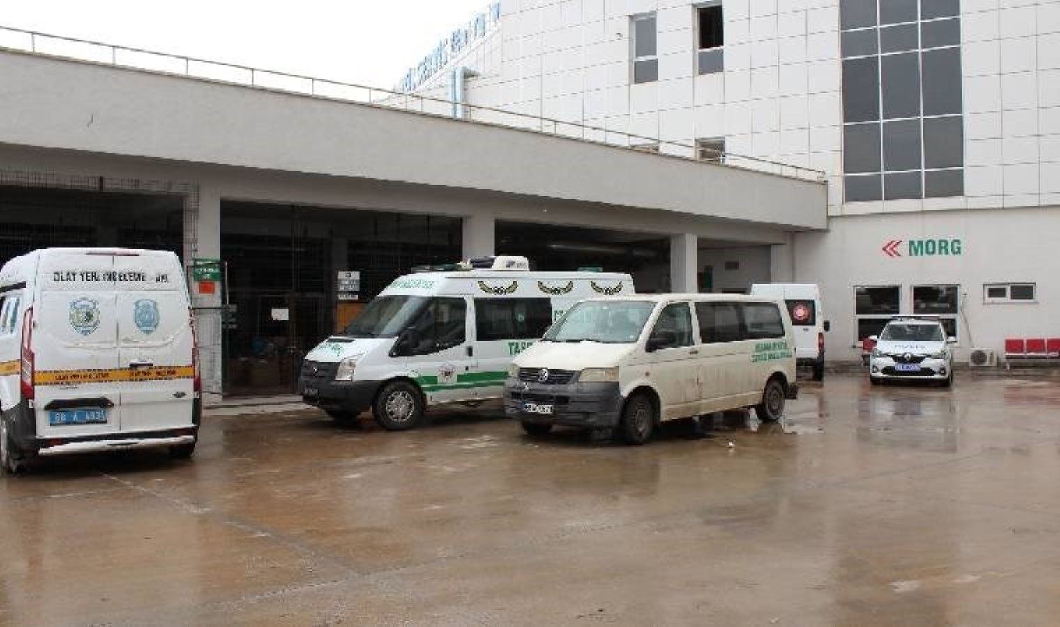 Kar yağışını izlemek isteyen eski belediye başkanı pencereden düştü!