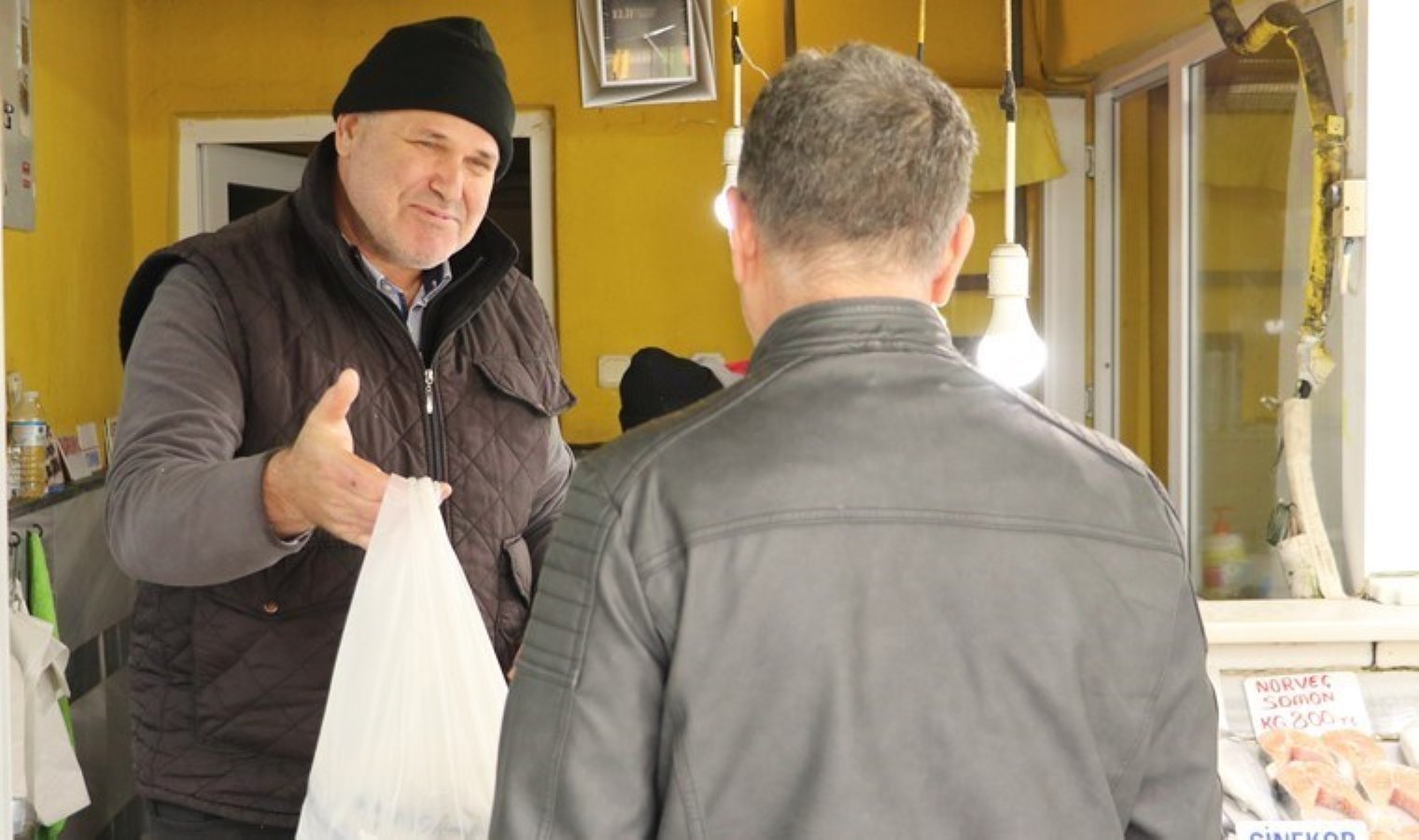 Karadeniz’den özel olarak geldi: Tezgaha 100 liradan indi