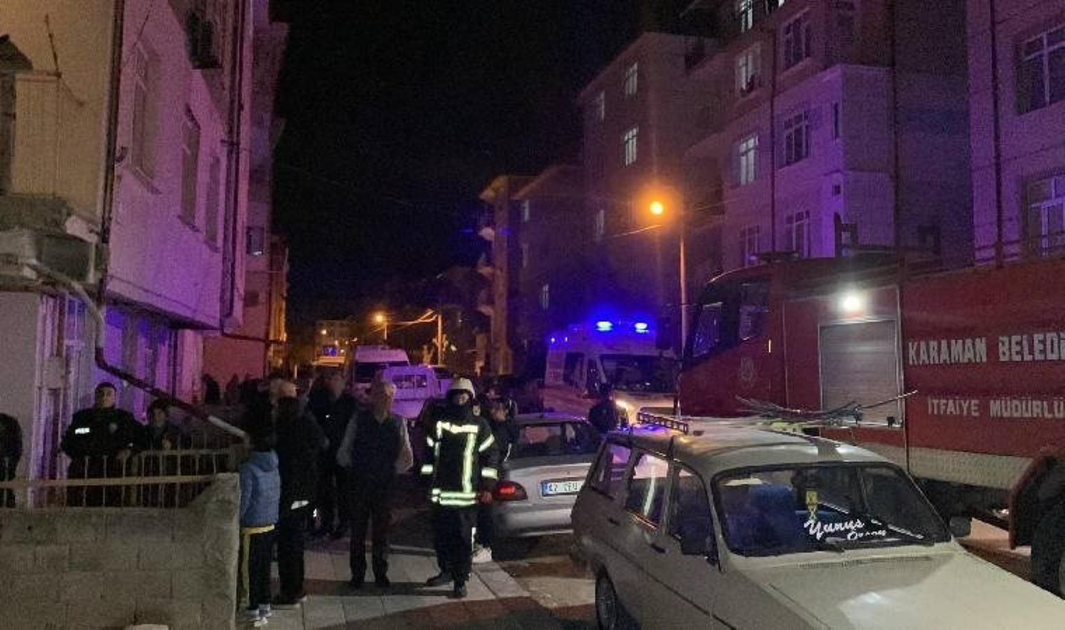 Karaman’da yangın paniği: Balkona çıkıp yardım istediler!