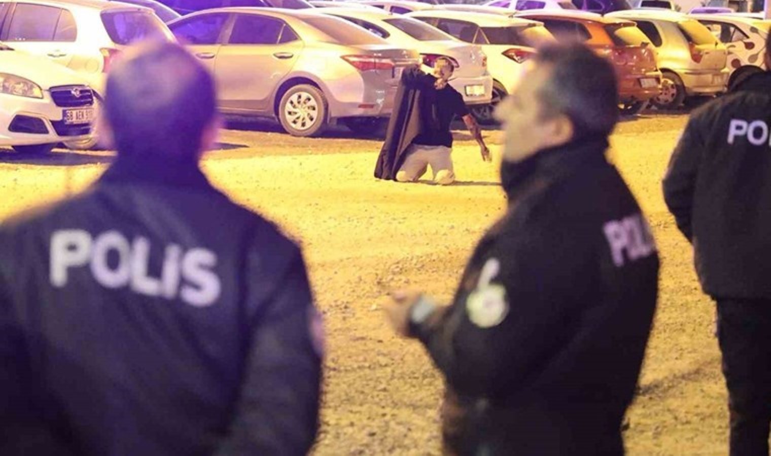 ‘Kaybedecek bir şeyim yok’ dedi, kendini bıçakladı