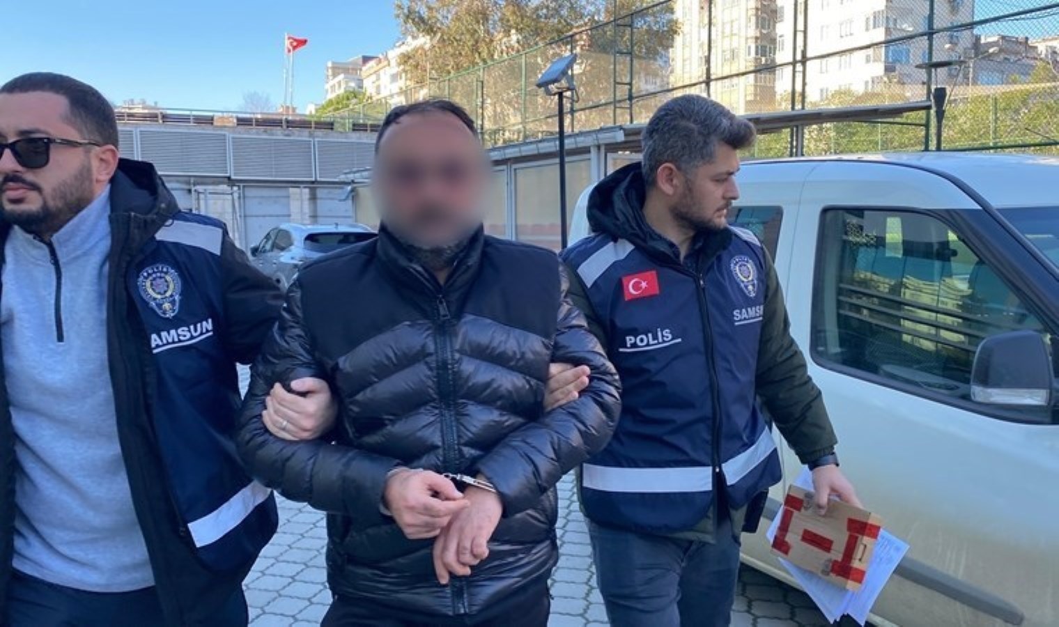 Kendisinden para isteyen oğlunu bıçakla yaraladı