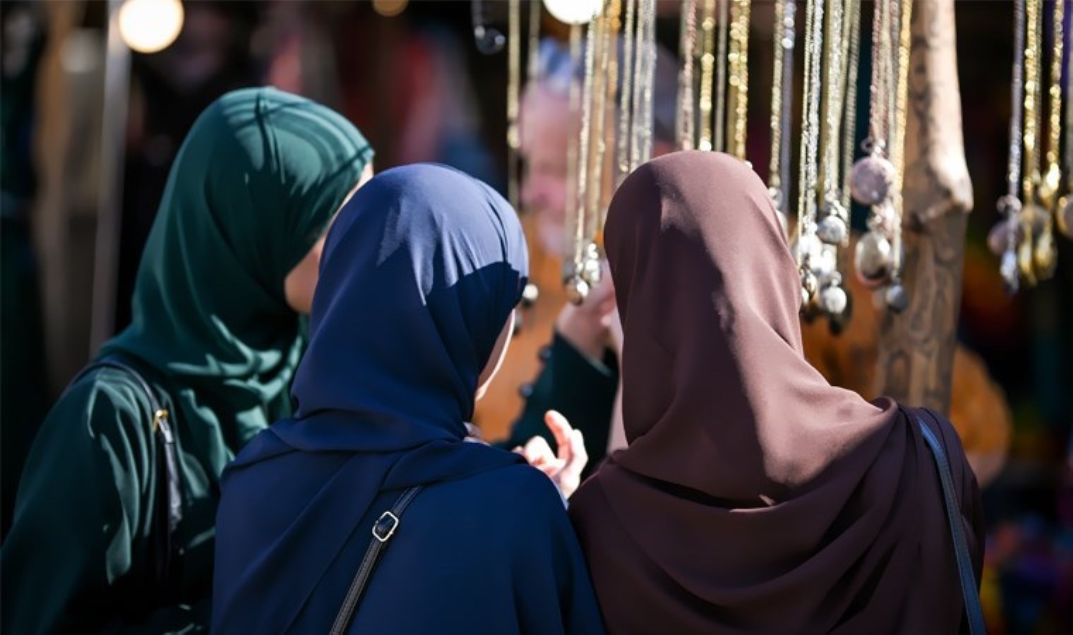 Kırgızistan’da çarşaf, burka, tebliğ faaliyetleri ve dinin siyasete alet edilmesi yasaklandı