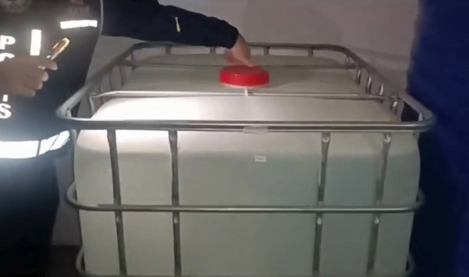 KOM ekiplerinden Aydın’da eş zamanlı ‘etil alkol’ operasyonu: Tam 9 ton…