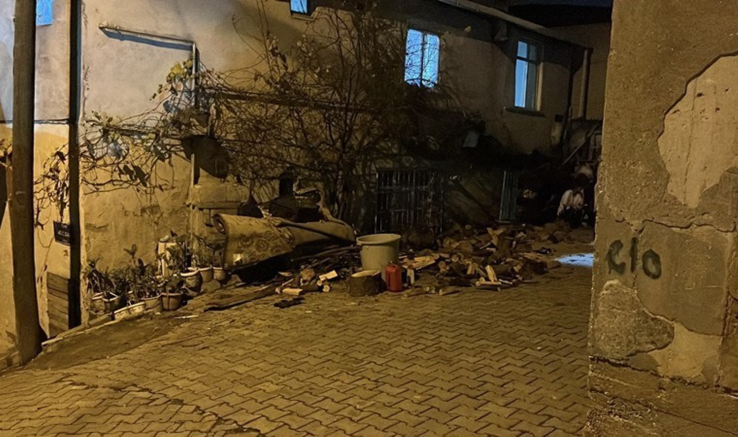 Komşuların ‘odun kesme’ kavgası: 6 yaralı