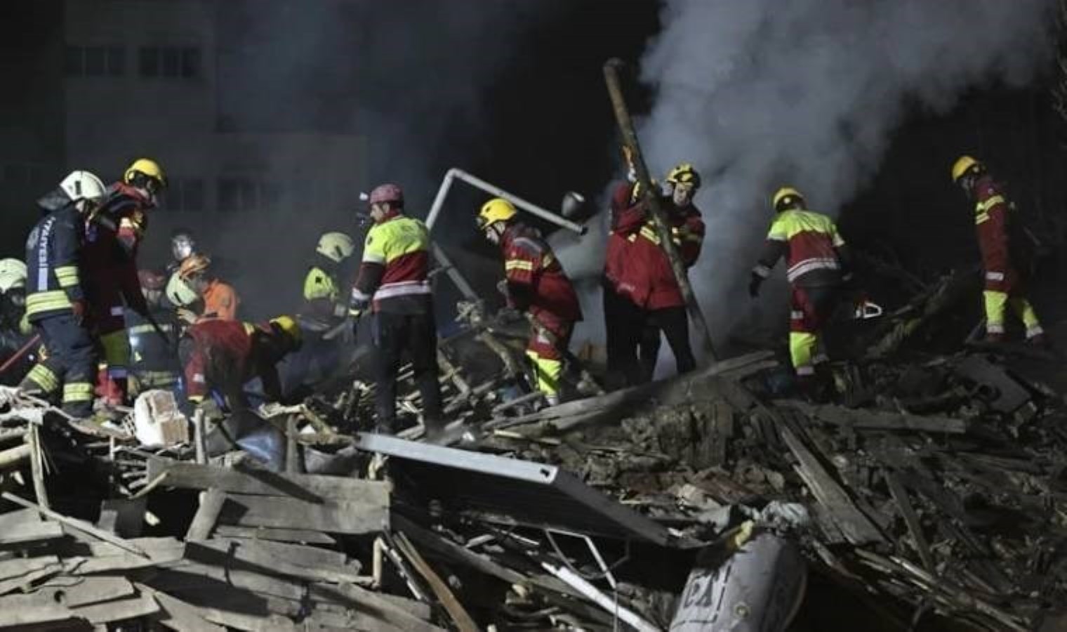Konya’da çöken binanın bulunduğu cadde yeniden trafiğe açıldı