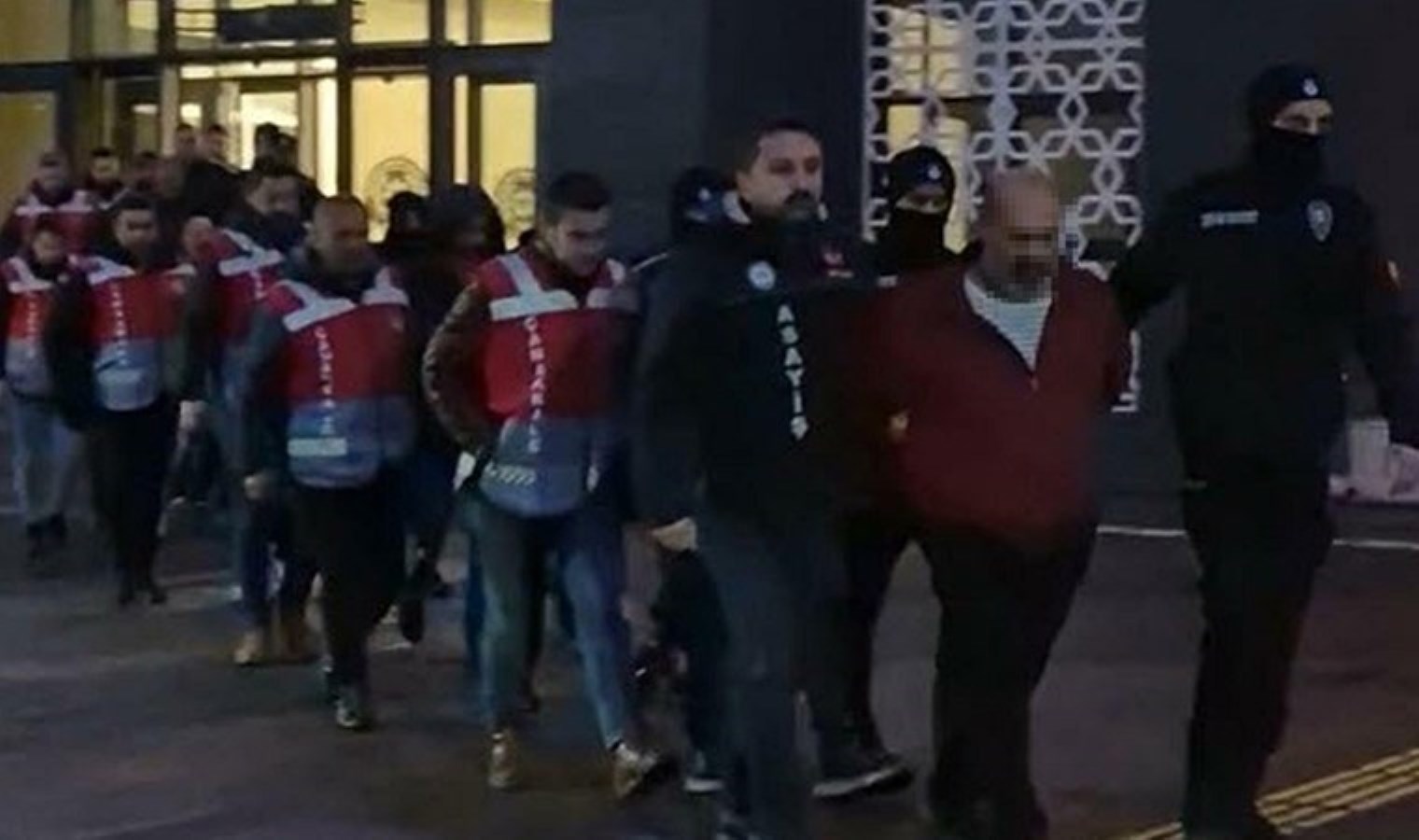 Kooperatif üzerinden düzenek kurmuşlar… Çanakkale’de ‘şantaj’ çetesi çökertildi: 5 tutuklama