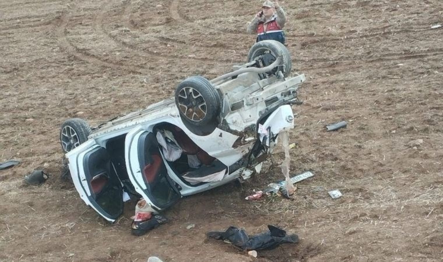 Köpeğe çarpmamak için manevra yaptı, kaza kaçınılmaz oldu!