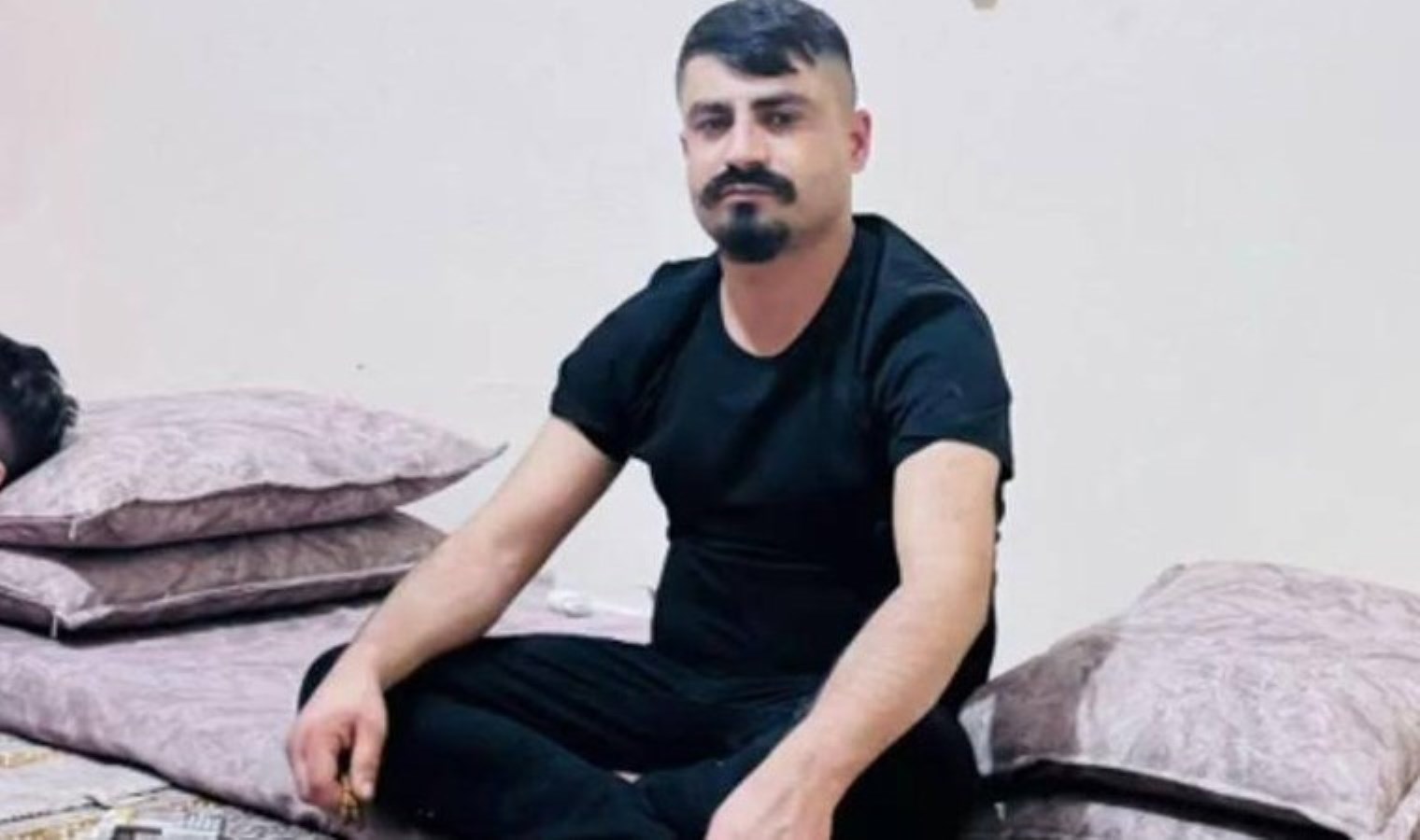 Köpekler sayesinde fark edildi: Şanlıurfa’da yarı gömülü ceset bulundu