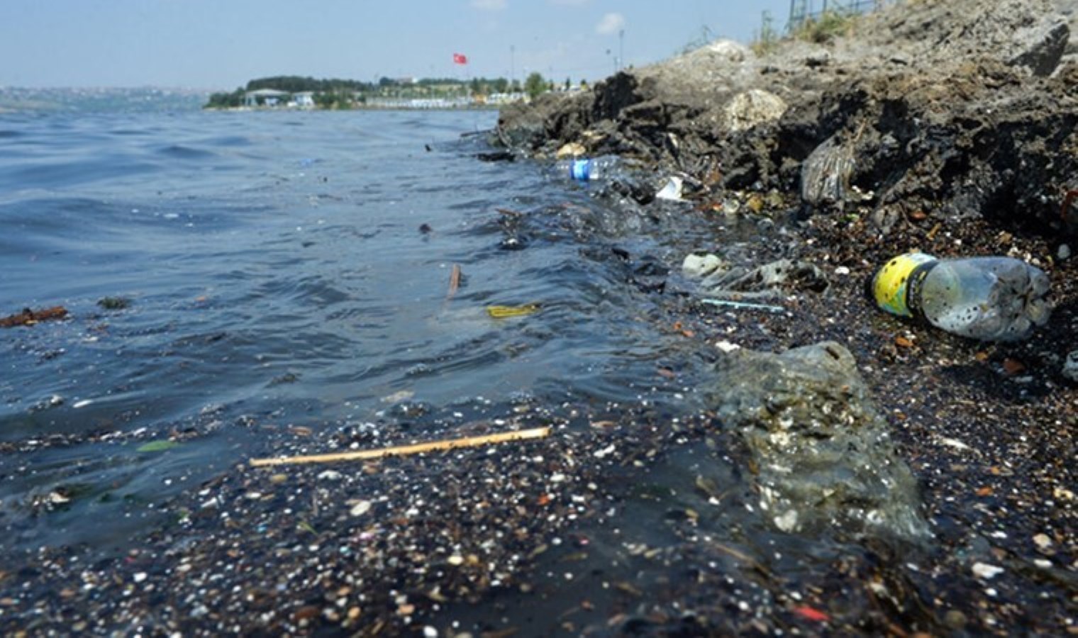 Küçükçekmece Gölü’ndeki kirlilik alarm veriyor: Oksijen seviyesi 7-8 metreden sonra sıfır