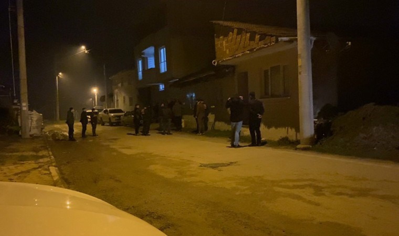 Kundaklama şüphelisi 2 çocuğunu rehin aldı… İkna çabaları sürüyor!