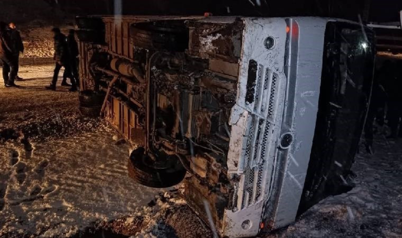 Kütahya’da işçi servisi yan yattı: Yaralılar var!