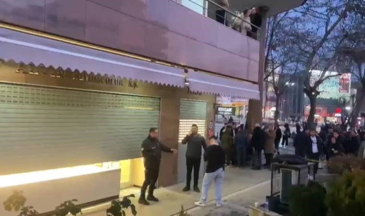 Kuyumcu soygunu… 20 kilo altını alıp kaçtılar!