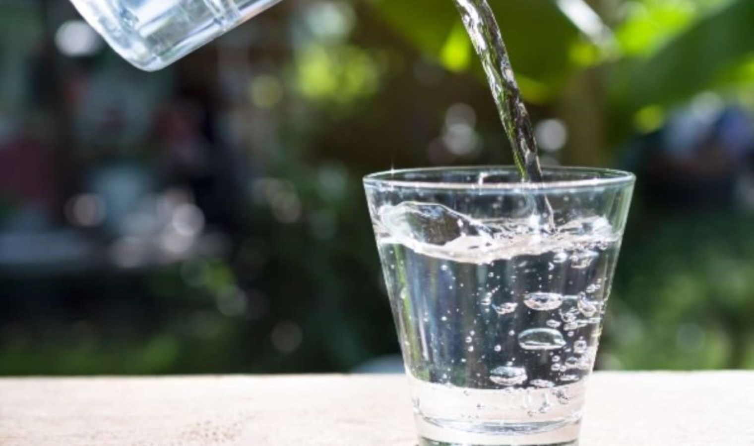 Maden suyunu doğru tüketmek vücudunuzu çivi gibi yapıyor: Günlük yaşamınızda sağlığınıza iyi etki edin