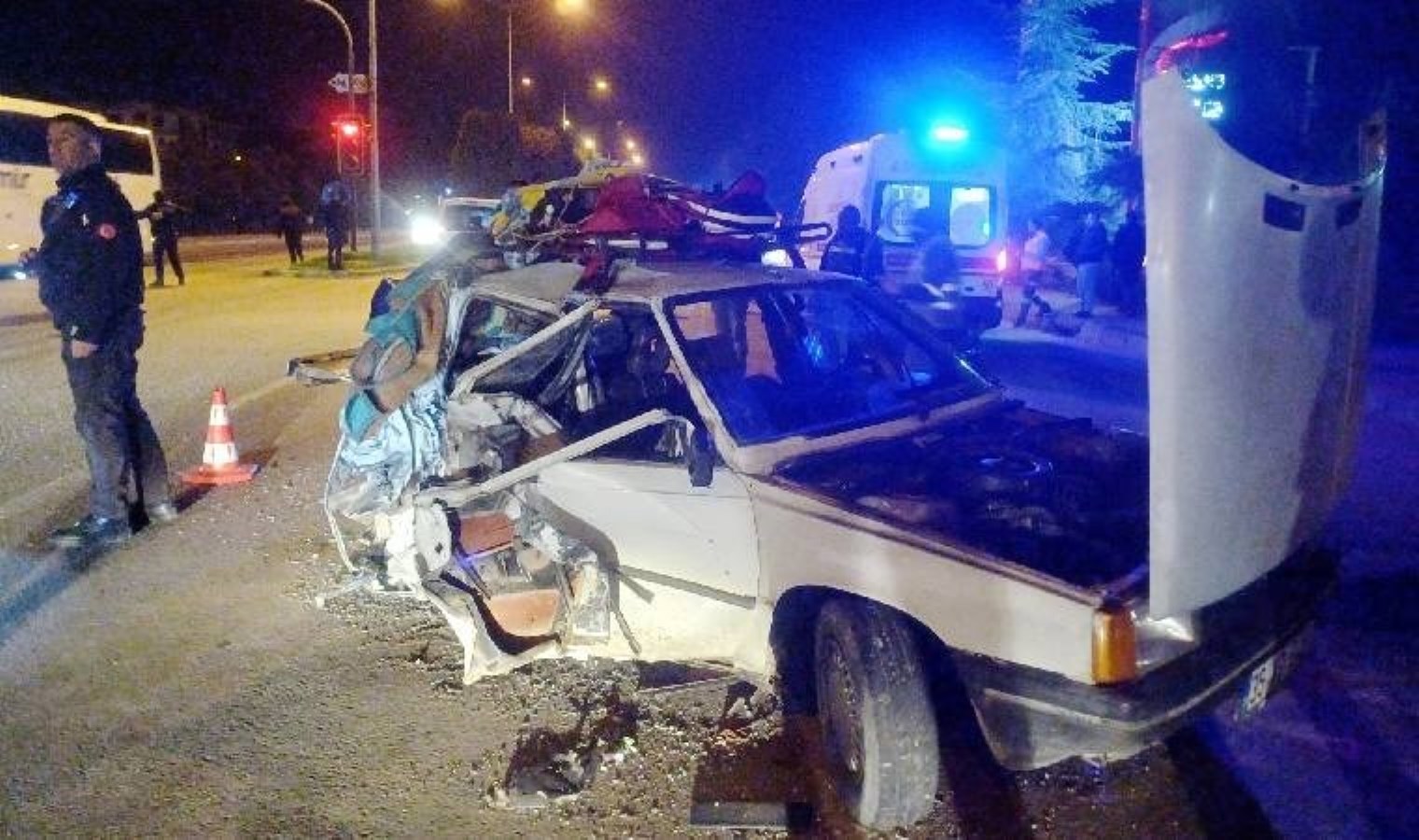 Manisa’da feci kaza… Araçlar hurdaya döndü: Yaralılar var!