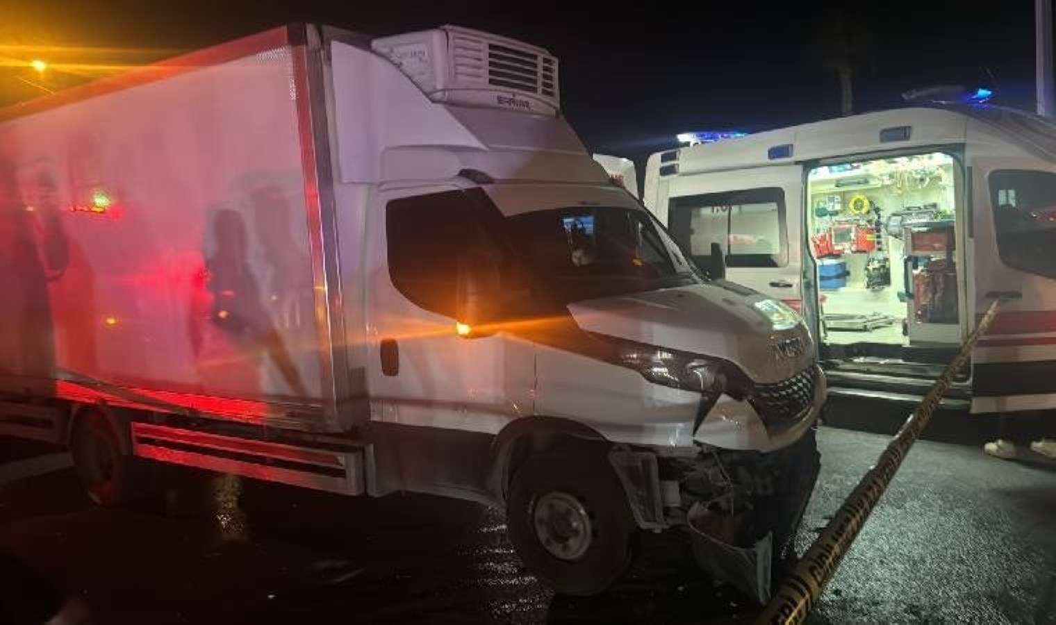 Mersin’de üç araç birbirine girdi: Ölü ve yaralılar var!