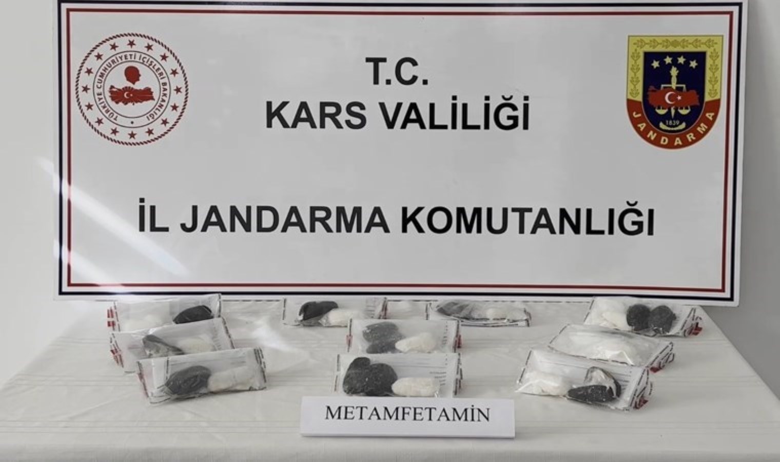 Muayenede ortaya çıktı: Kars’ta İranlı yolcunun makatından ‘uyuşturucu’ çıktı