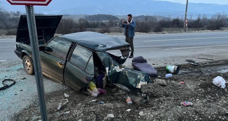 Mucize kurtuluş: İkiye bölünen otomobilden yara almadan kurtuldu