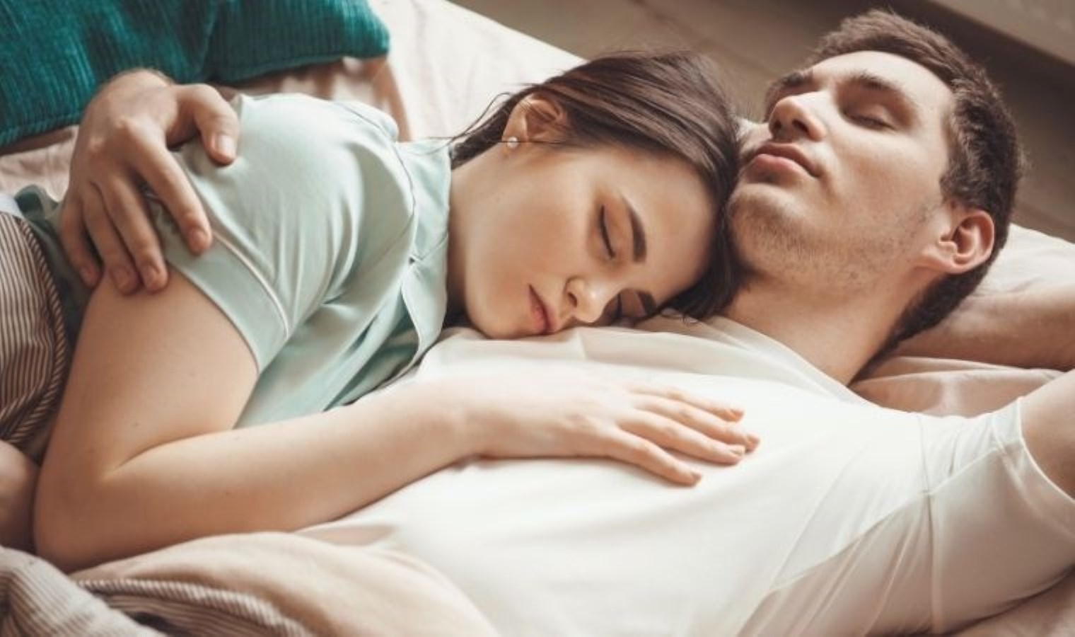 Mutlu çiftlerin uyku sırları: Sağlıklı ilişkiler için uyku alışkanlıkları