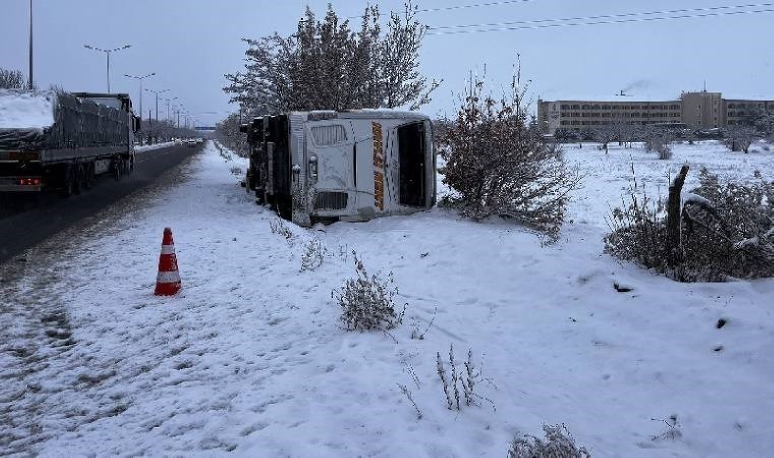 Nevşehir’de buz tutan yol kazaya neden oldu: 5 yaralı!