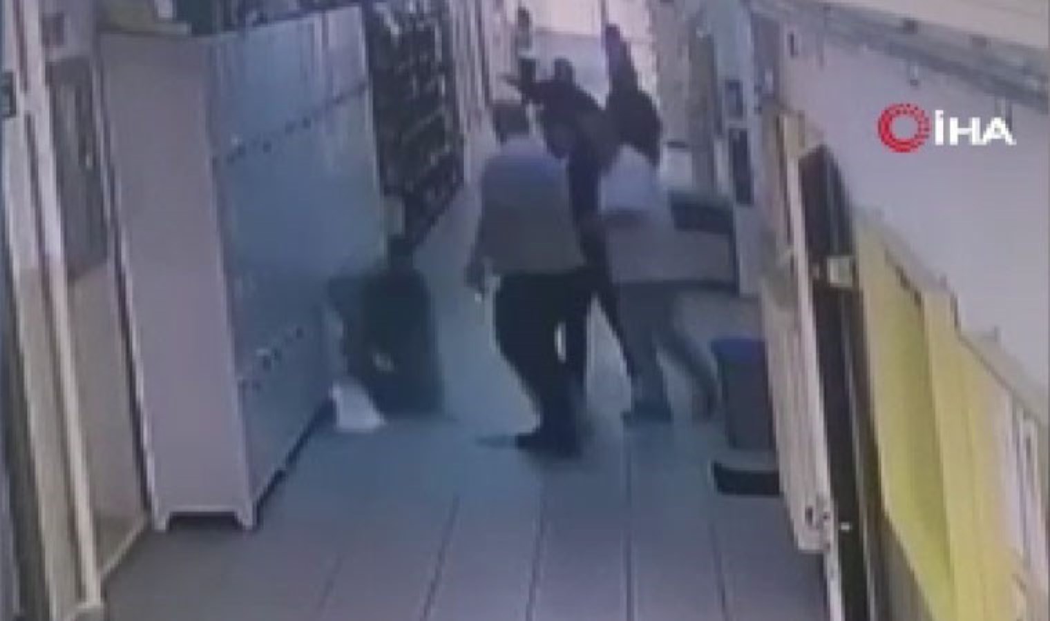 Oğlunun öğretmenine yumruk atan veliye para cezası