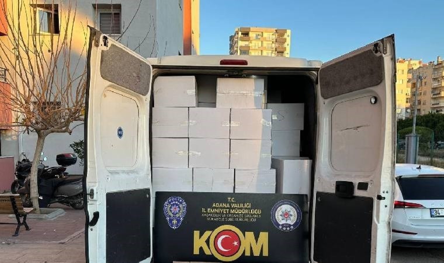 Panelvana saklamışlar… 2 milyon 500 bin makaron ele geçirildi!