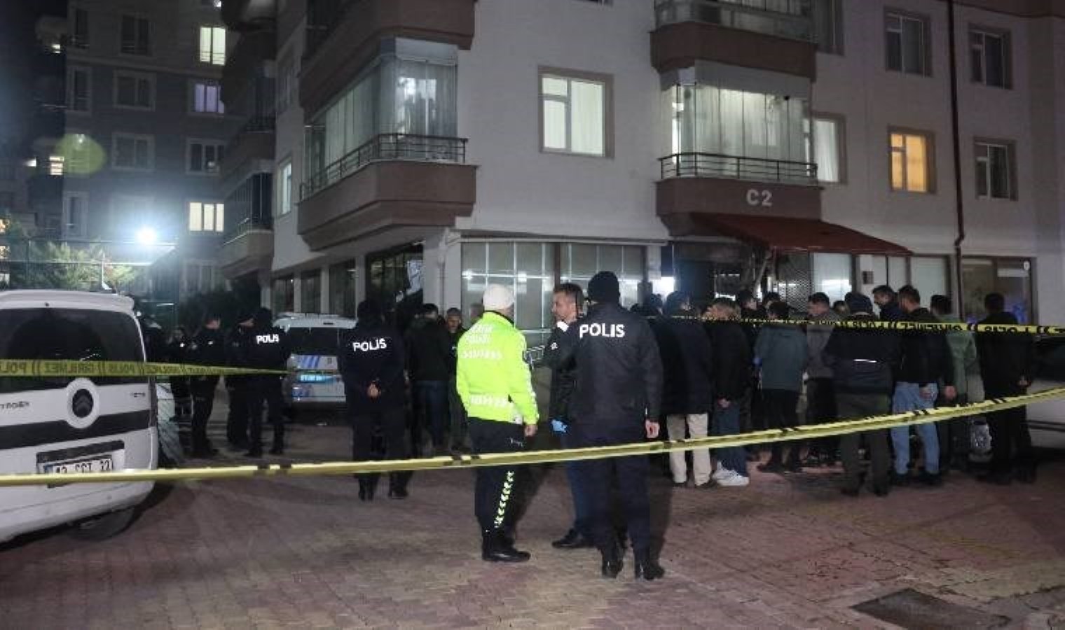 Polis kavga ihbarına gitmişti… 4 kişilik aile ölü bulundu!