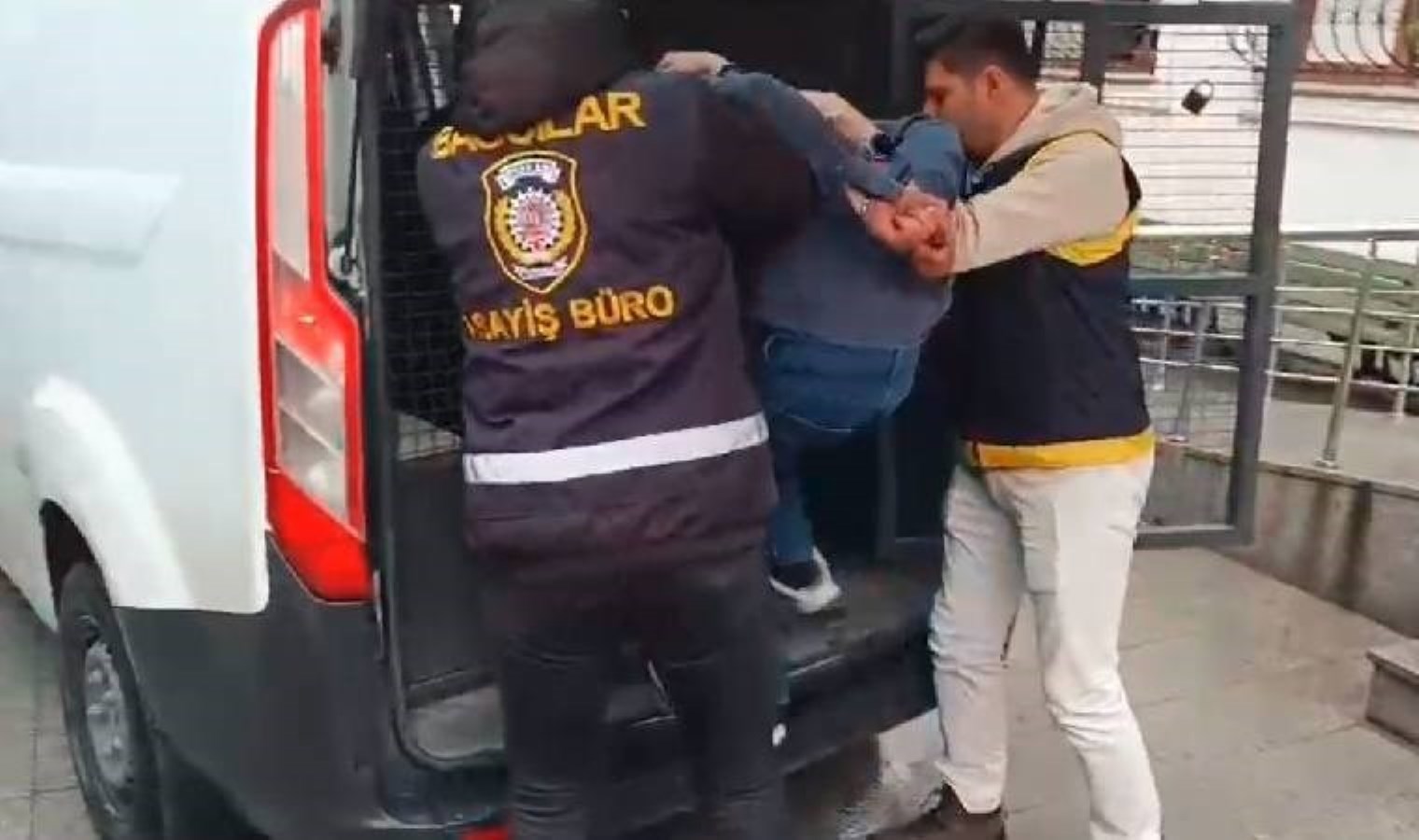 Polislere bıçaklı saldırı soruşturmasında flaş gelişme!