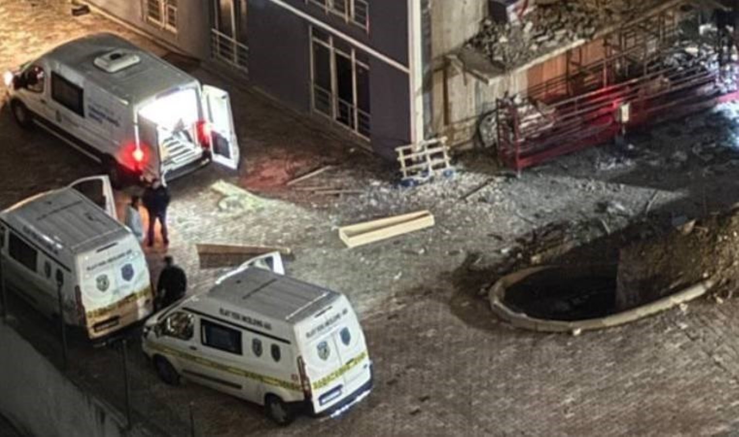 Rezidansta şüpheli ölüm: Cesedi asansör boşluğunda bulundu!