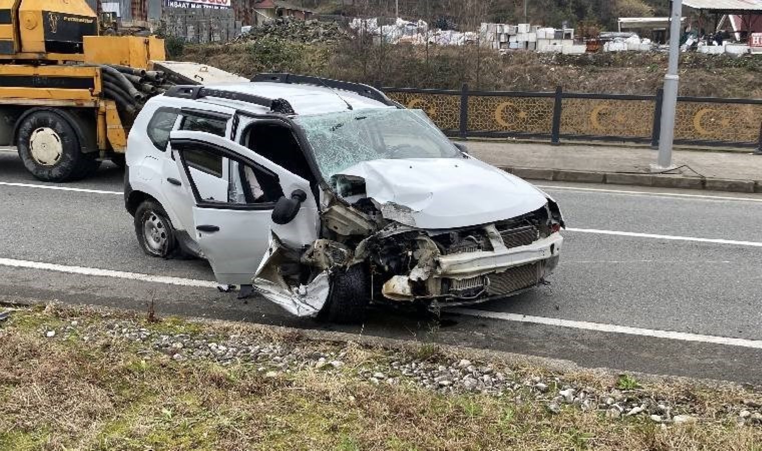 Rize’de cip aydınlatma direğine çarptı: 1 yaralı!